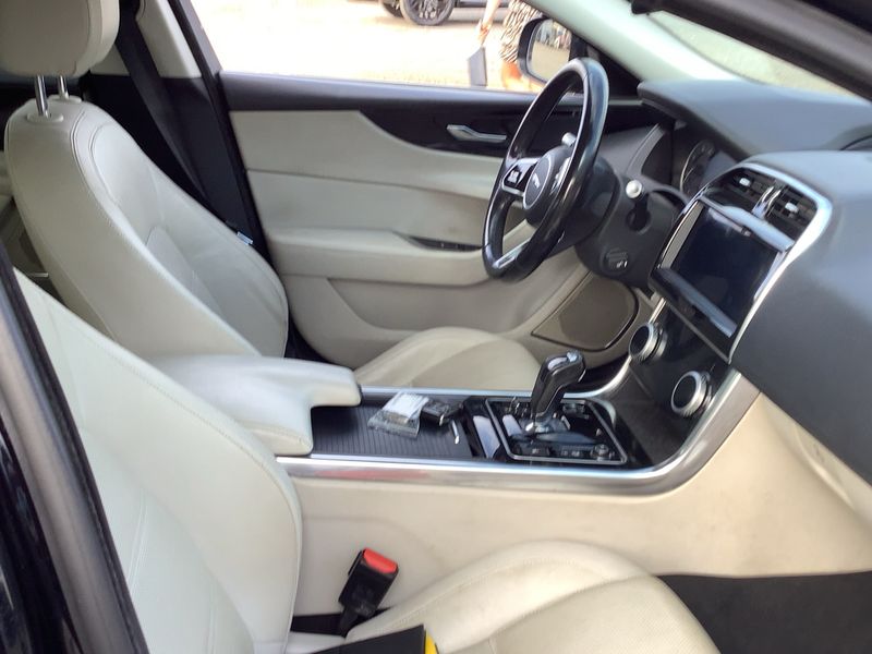 Jaguar XE 20d S AWD 2019 – снимка 16