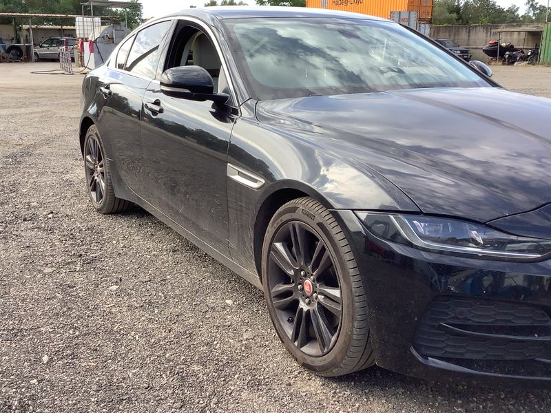 Jaguar XE 20d S AWD 2019 – снимка 12