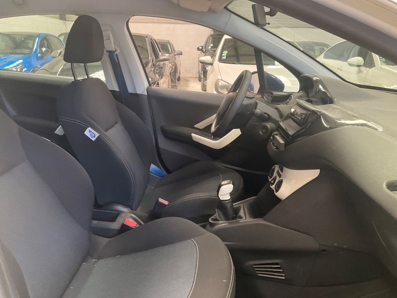 Peugeot 208 1.0 VTi Like 2015 – снимка 3