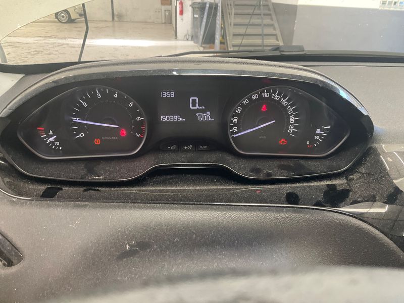 Peugeot 208 1.0 VTi Like 2015 – снимка 4