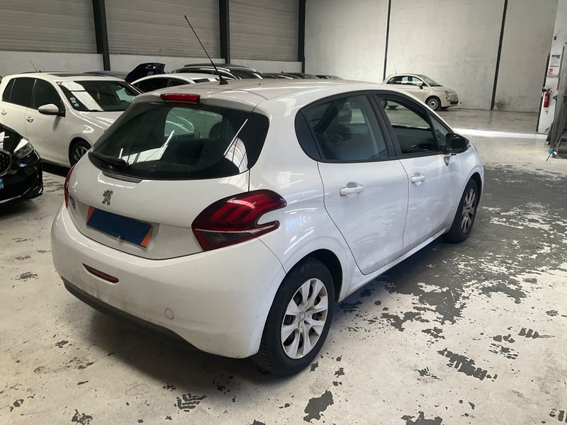 Peugeot 208 1.0 VTi Like 2015 – снимка 2