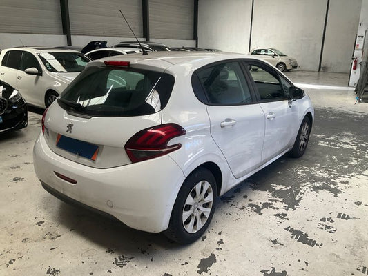 Peugeot 208 1.0 VTi Like 2015 – снимка 2