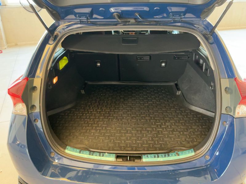 Toyota Auris Touring Sports 1.8 Hybrid Style 2018 – снимка 15