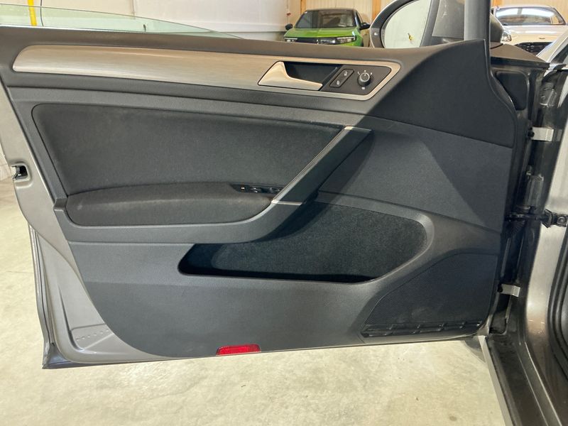 Volkswagen Golf VII 1.6 TDI Comfortline BlueMotion Tech 2015 – снимка на щета 50