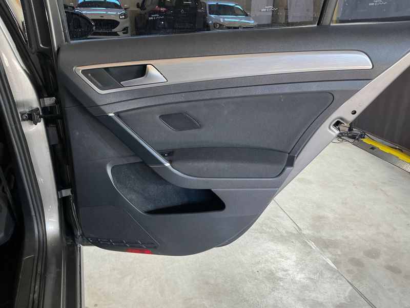 Volkswagen Golf VII 1.6 TDI Comfortline BlueMotion Tech 2015 – снимка на щета 48