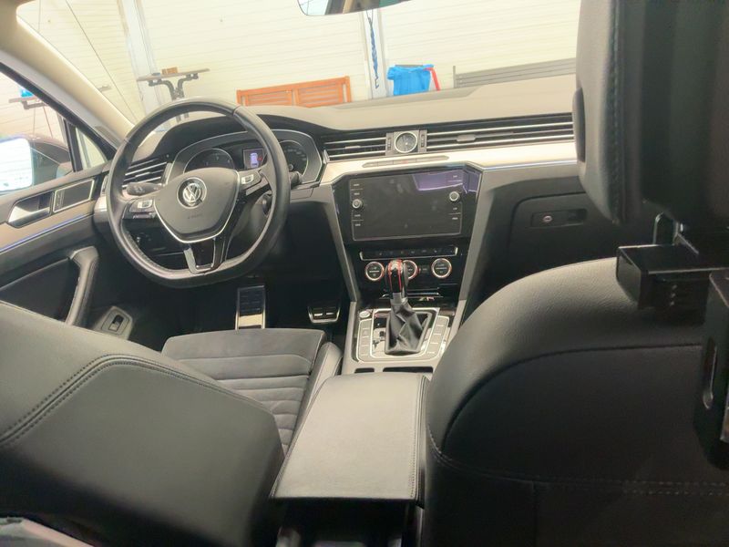 Volkswagen Passat 2.0 TDI Highline 4Motion BlueMotion Tech 2018 – снимка 17