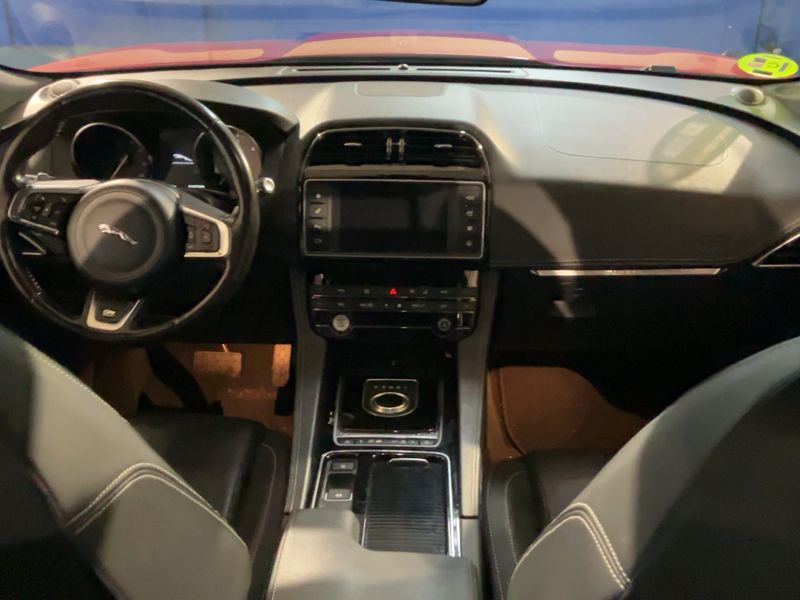 Jaguar F-Pace 25d R-Sport AWD 2018 – снимка 17