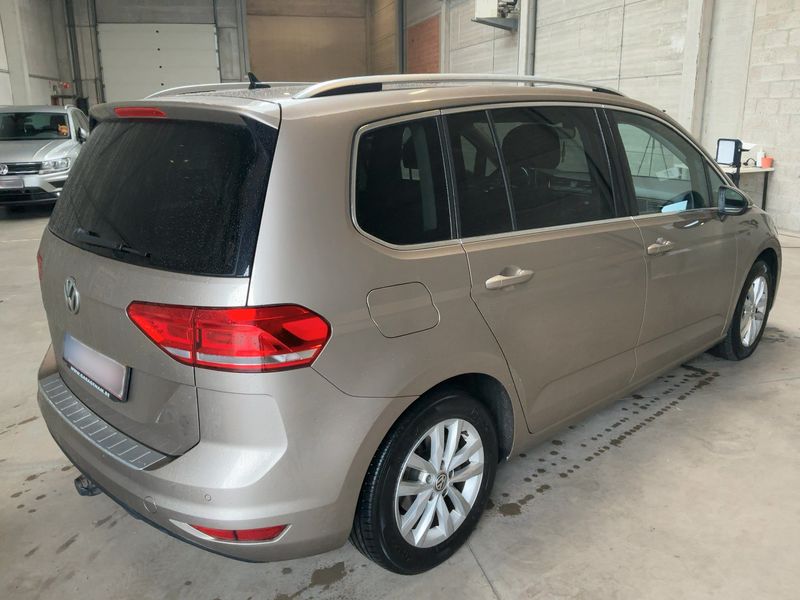 Volkswagen Touran 2.0 TDI Highline BlueMotion Tech 2016 – снимка 8