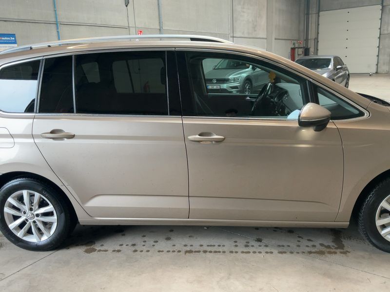 Volkswagen Touran 2.0 TDI Highline BlueMotion Tech 2016 – снимка 10
