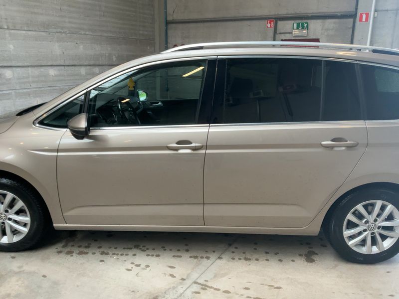 Volkswagen Touran 2.0 TDI Highline BlueMotion Tech 2016 – снимка 4