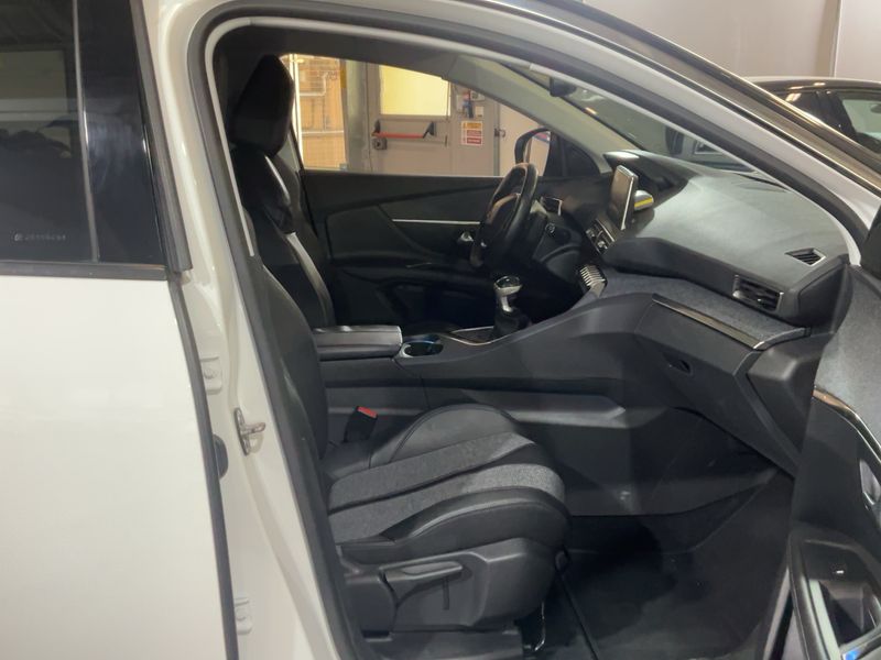 Peugeot 3008 1.5 Blue-HDi Allure 2018 – снимка 16