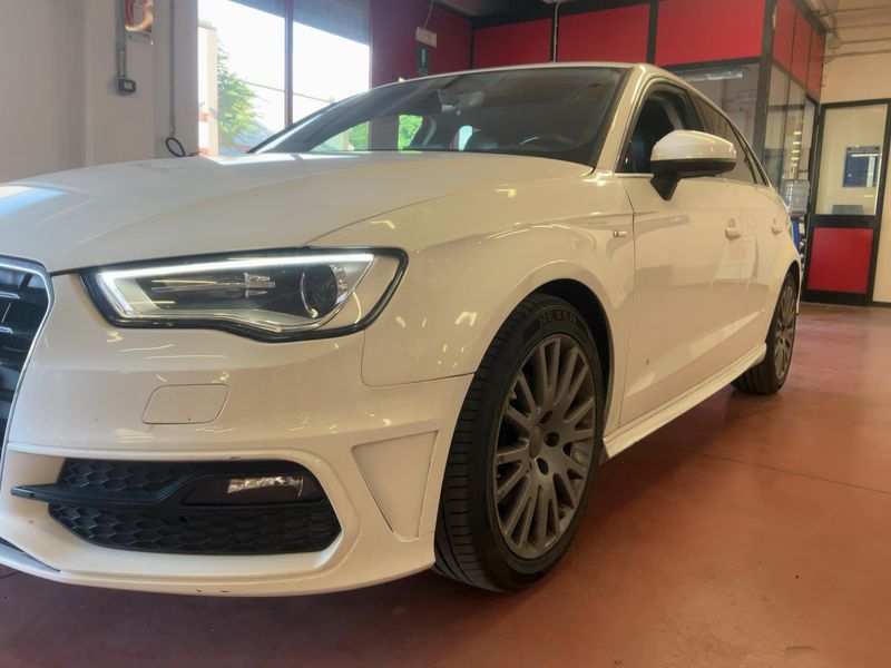 Audi A3 Sportback 1.6 TDI Admired 2015 – снимка на щета 2