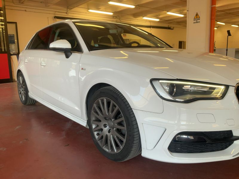 Audi A3 Sportback 1.6 TDI Admired 2015 – снимка на щета 12
