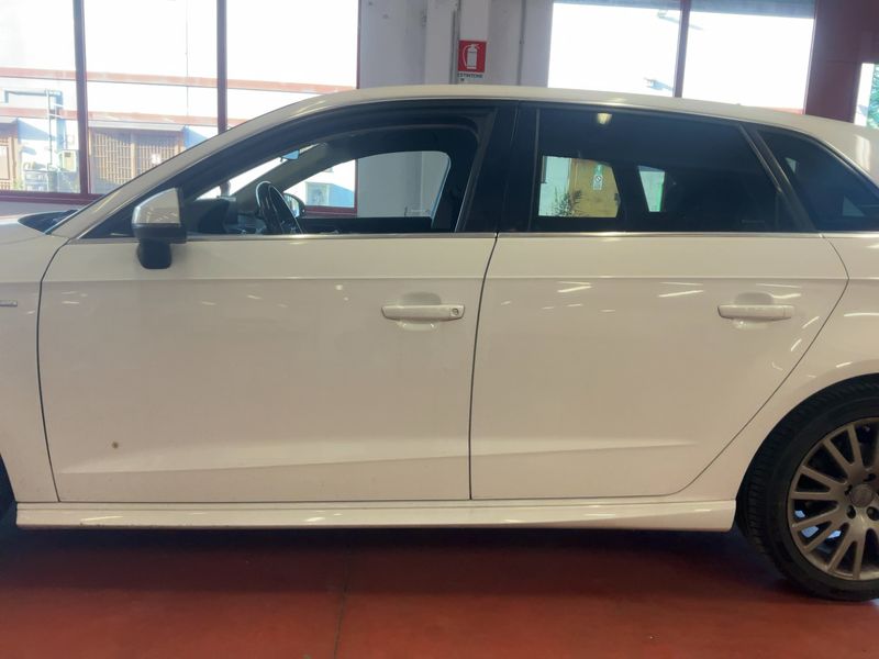 Audi A3 Sportback 1.6 TDI Admired 2015 – снимка на щета 4