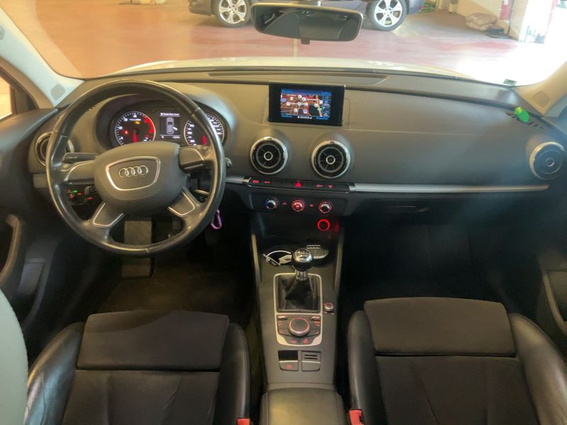 Audi A3 Sportback 1.6 TDI Admired 2015 – снимка 17