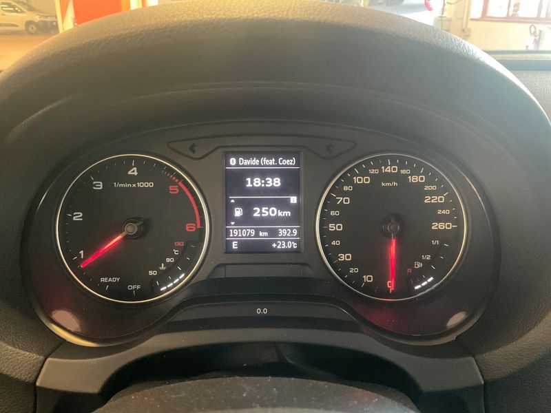 Audi A3 Sportback 1.6 TDI Admired 2015 – снимка 18
