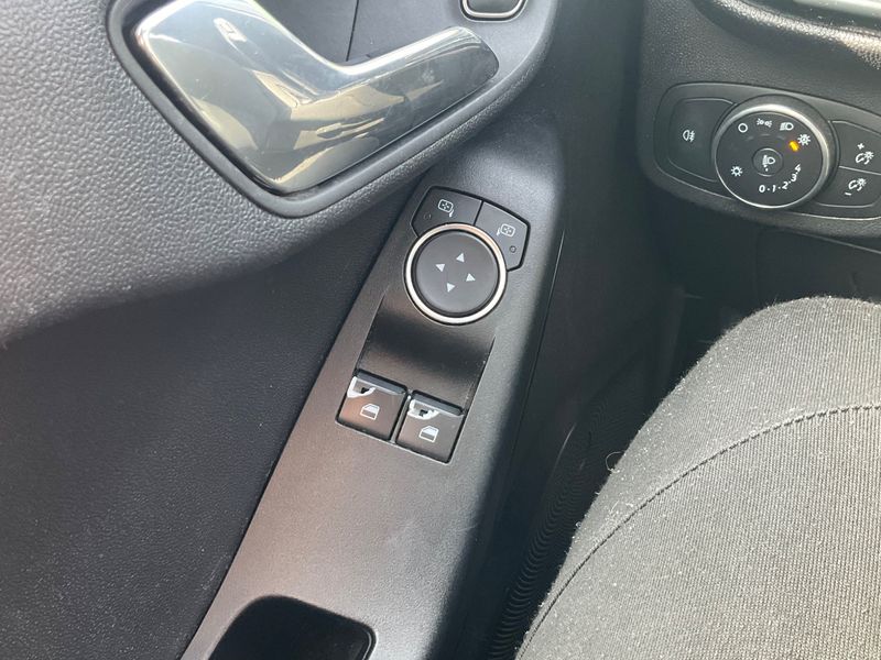 Ford Fiesta 1.0 EcoBoost Business High 2019 – снимка 24
