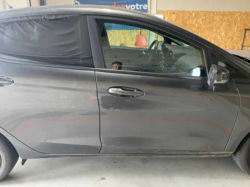 Ford Fiesta 1.0 EcoBoost Business High 2019 – снимка 10