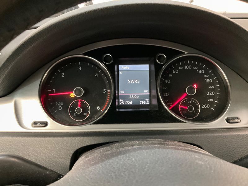 Volkswagen Passat 2.0 TDI Highline BlueMotion Tech 2012 – снимка 13
