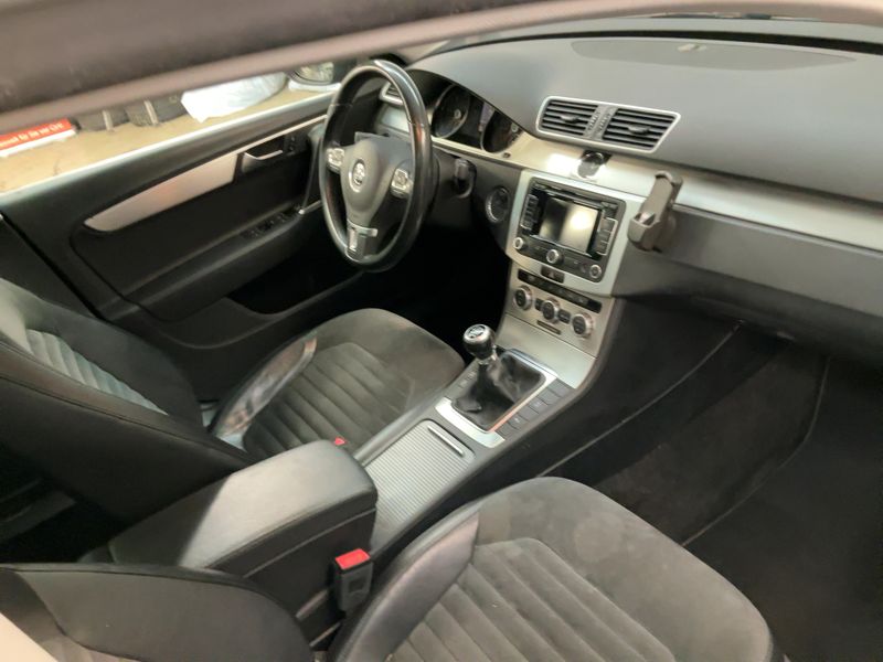Volkswagen Passat 2.0 TDI Highline BlueMotion Tech 2012 – снимка 11