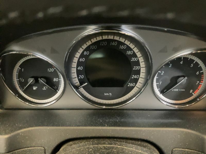Mercedes-Benz C-Klasse C 200 CGI BlueEfficiency Avantgarde 2010 – снимка 18