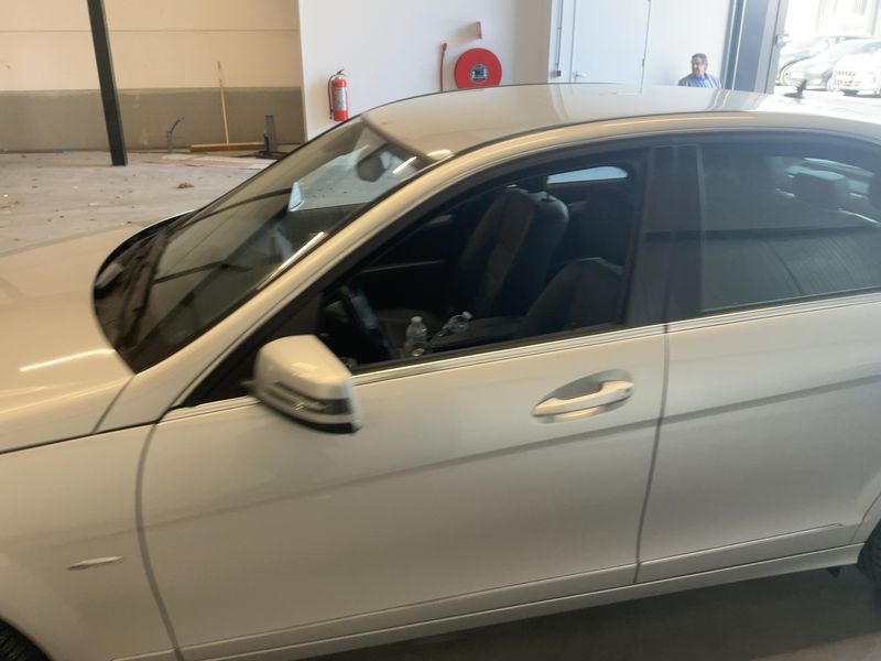 Mercedes-Benz C-Klasse C 200 CGI BlueEfficiency Avantgarde 2010 – снимка 4