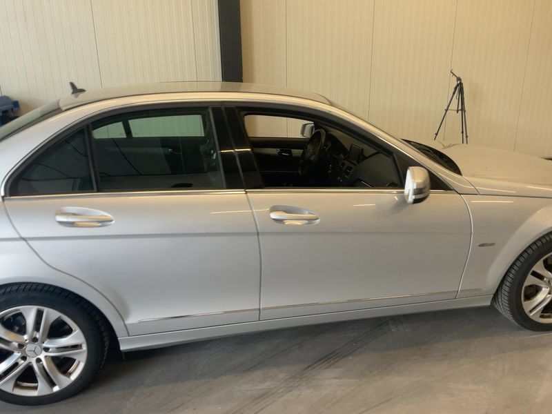 Mercedes-Benz C-Klasse C 200 CGI BlueEfficiency Avantgarde 2010 – снимка 10