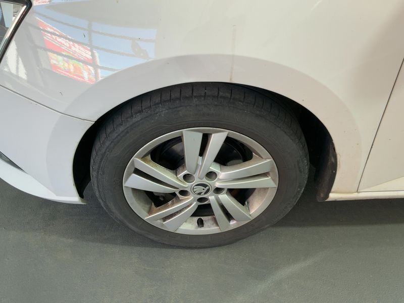 Skoda Fabia 1.0 TSI Ambition 2021 – снимка 3