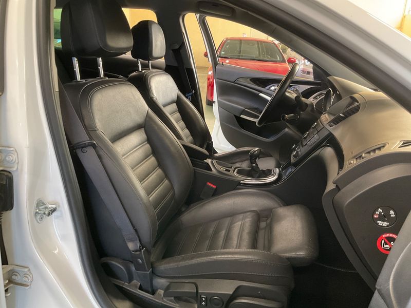 Opel Insignia Sports Tourer 2.0 CDTI Biturbo Cosmo Pack 2012 – снимка 3