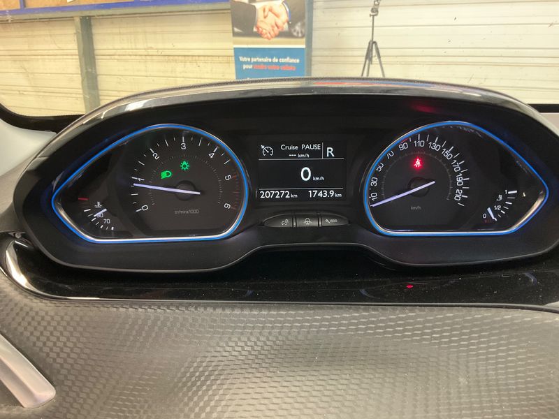 Peugeot 2008 1.5 Blue-HDi Allure 2018 – снимка 18