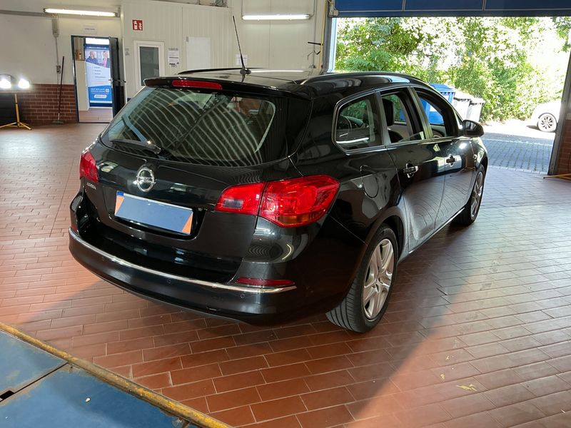 Opel Astra 1.6 CDTI DPF Energy 2014 – снимка 2