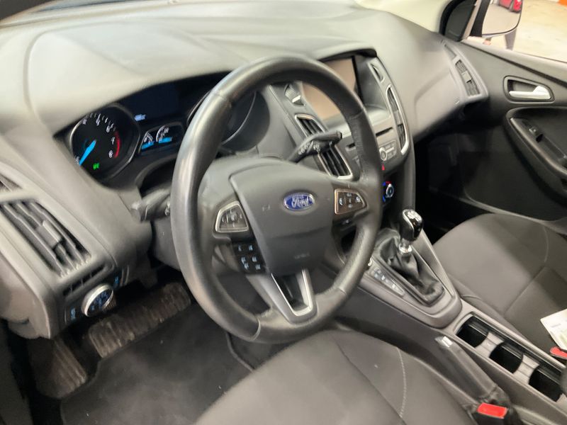 Ford Focus 1.0 EcoBoost Business 2016 – снимка 28