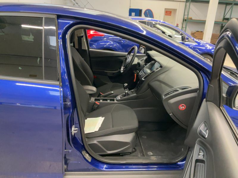 Ford Focus 1.0 EcoBoost Business 2016 – снимка 17