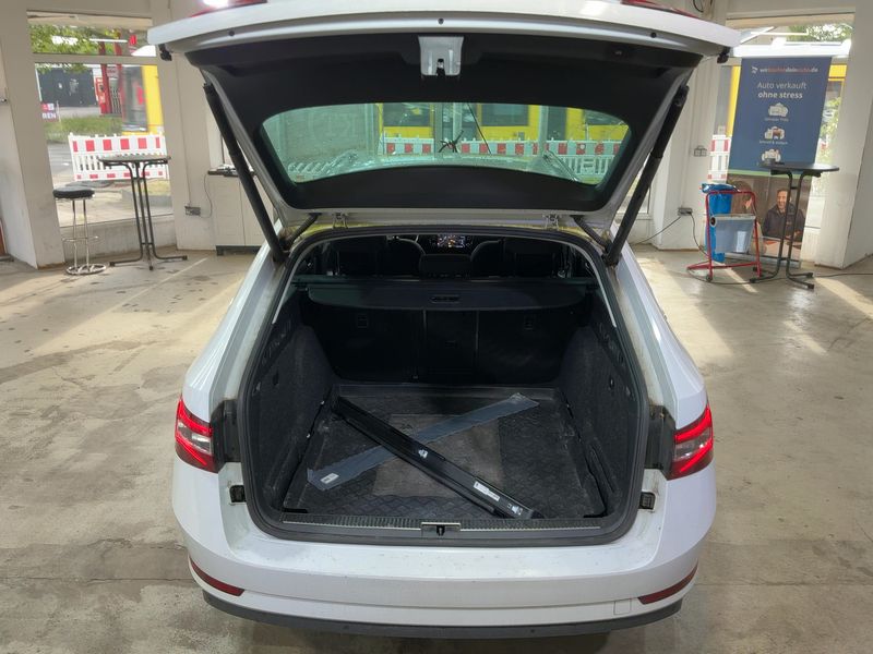 Skoda Superb 2.0 TDI Style 2016 – снимка 16