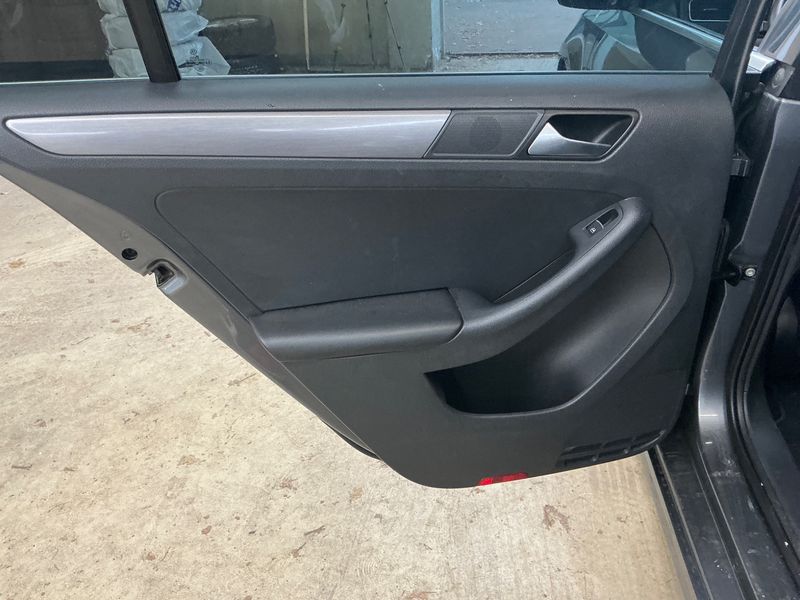 Volkswagen Jetta 2.0 TDI Allstar BlueMotion Tech 2018 – снимка 24