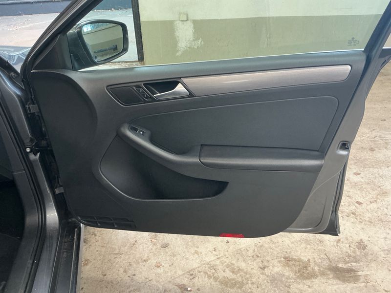 Volkswagen Jetta 2.0 TDI Allstar BlueMotion Tech 2018 – снимка 21
