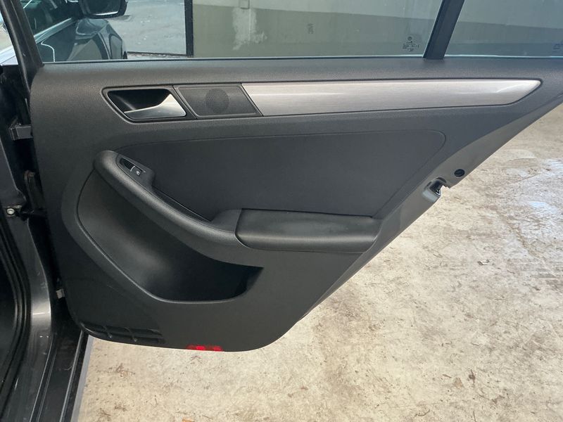 Volkswagen Jetta 2.0 TDI Allstar BlueMotion Tech 2018 – снимка 23