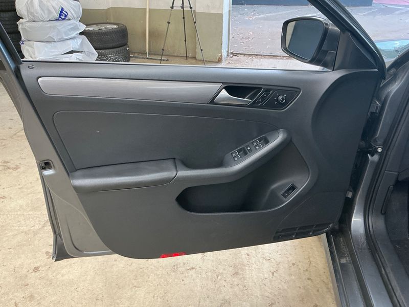 Volkswagen Jetta 2.0 TDI Allstar BlueMotion Tech 2018 – снимка 25