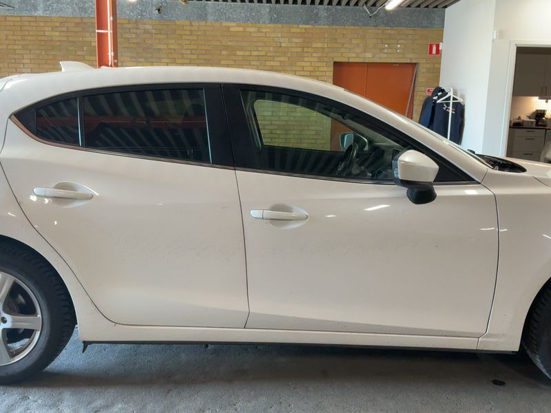 Mazda 3 2.0 Center-Line 2015 – снимка 10
