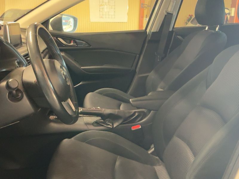 Mazda 3 2.0 Center-Line 2015 – снимка 16