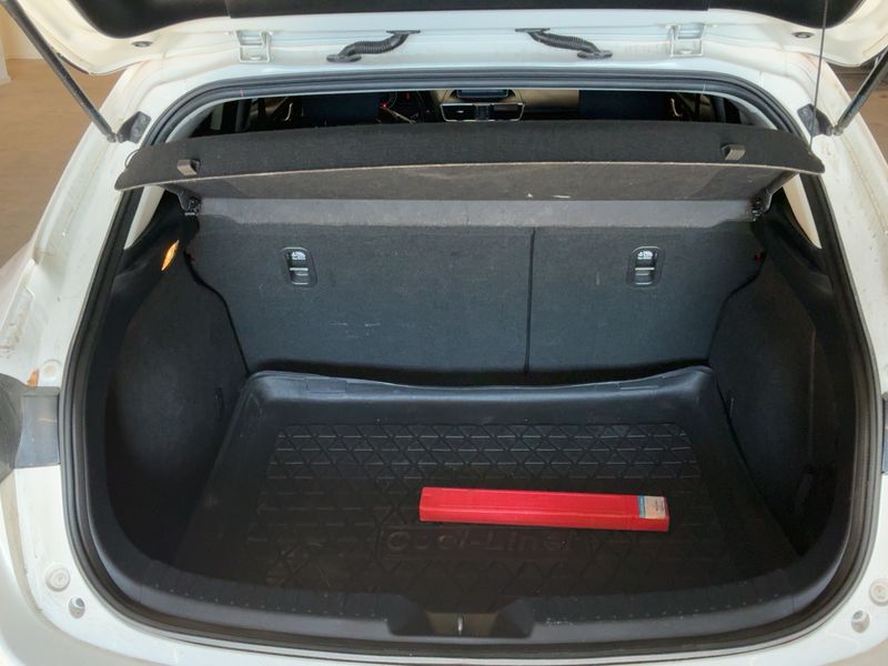 Mazda 3 2.0 Center-Line 2015 – снимка 15