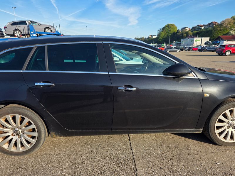 Opel Insignia Sports Tourer 2.0 CDTI Cosmo 2009 – снимка на щета