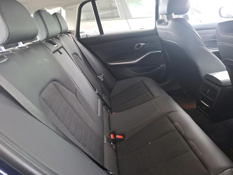 BMW 3er 320e xDrive 2023 – снимка 12