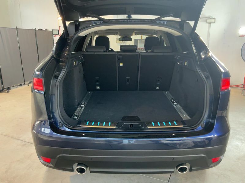 Jaguar F-Pace 30d Portfolio AWD 2017 – снимка 16