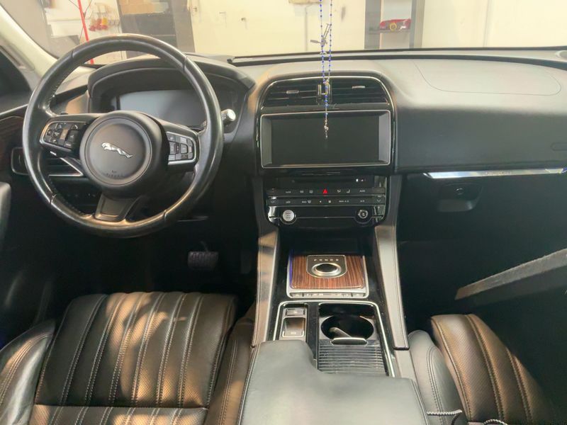 Jaguar F-Pace 30d Portfolio AWD 2017 – снимка 18