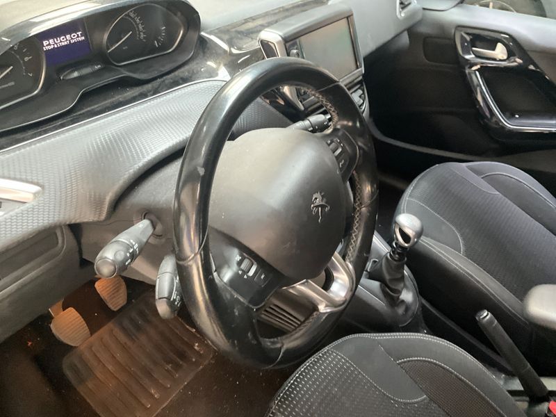 Peugeot 208 1.2 PureTech Allure 2019 – снимка 24