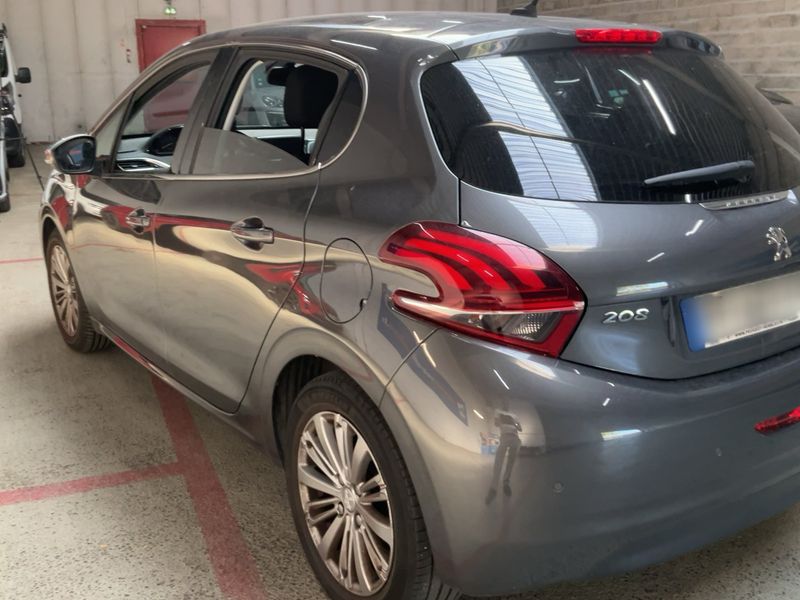 Peugeot 208 1.2 PureTech Allure 2019 – снимка 6