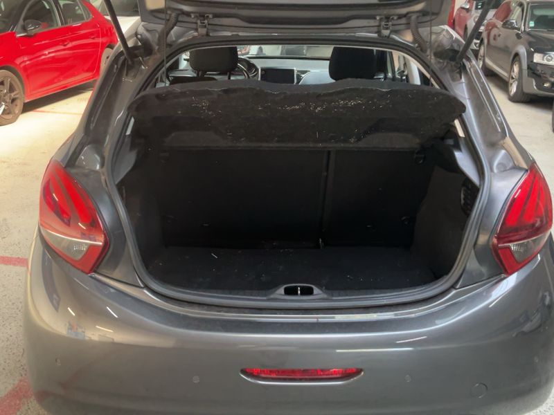 Peugeot 208 1.2 PureTech Allure 2019 – снимка 15