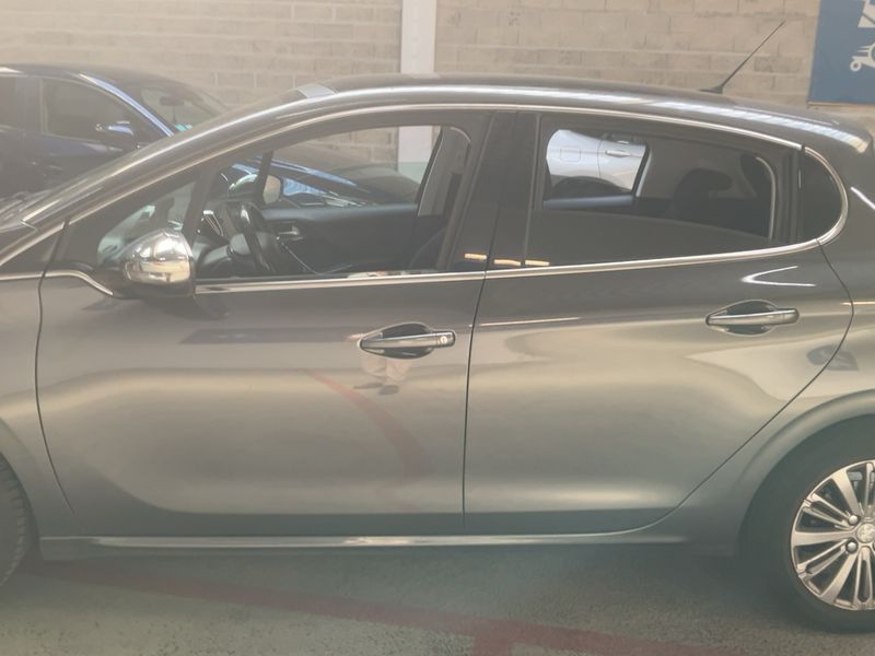 Peugeot 208 1.2 PureTech Allure 2019 – снимка 4