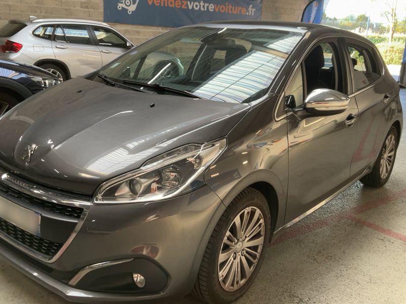 Peugeot 208 1.2 PureTech Allure 2019 – снимка 2